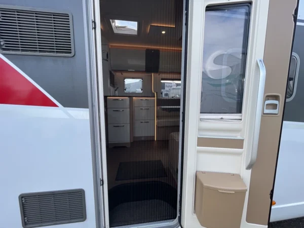 BURSTNER IXEO I736G